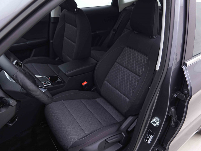 MG_MG_ZS_2655399_6.jpg