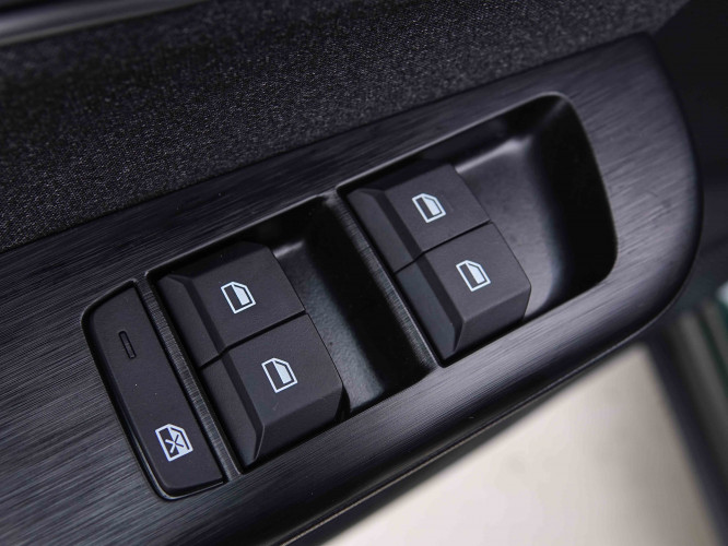 MG_MG_ZS_2655400_16.jpg