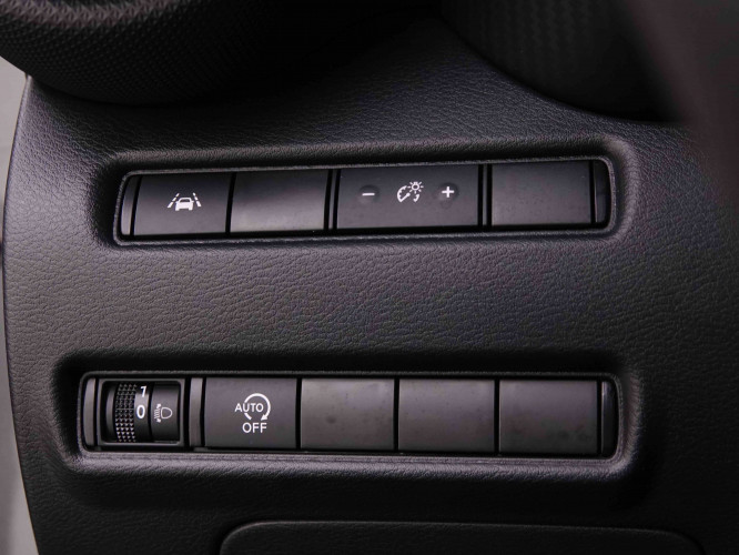 NISSAN_NISSAN_JUKE_2547611_8.jpg