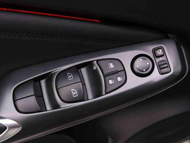 NISSAN_NISSAN_JUKE_2548794_19.jpg