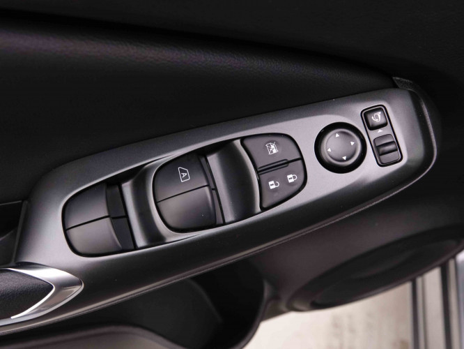 NISSAN_NISSAN_JUKE_2548797_18.jpg