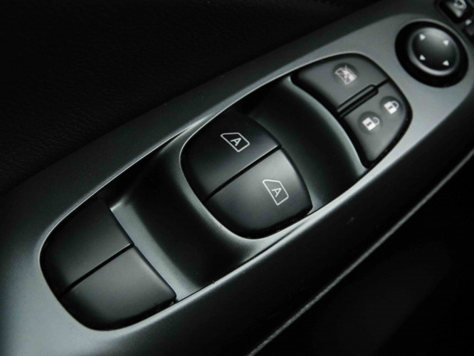 NISSAN_NISSAN_JUKE_2653190_19.jpg