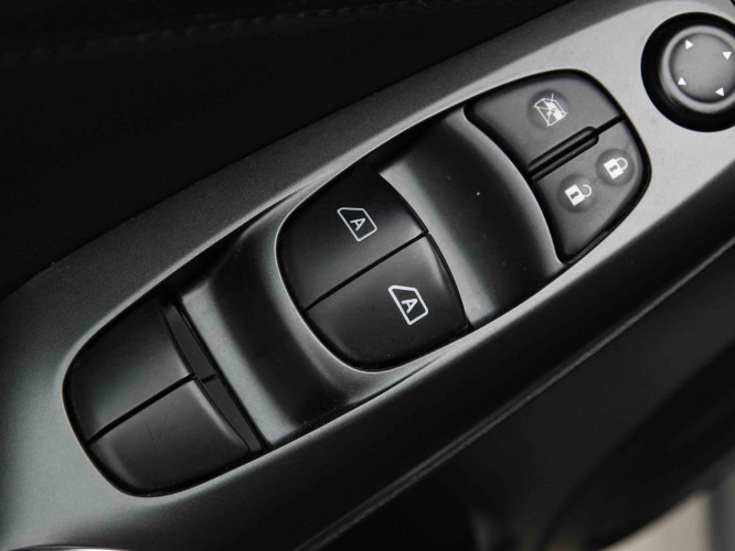 NISSAN_NISSAN_JUKE_2653357_18.jpg