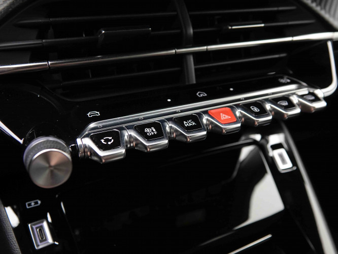 PEUGEOT_PEUGEOT_2008_2548151_15.jpg