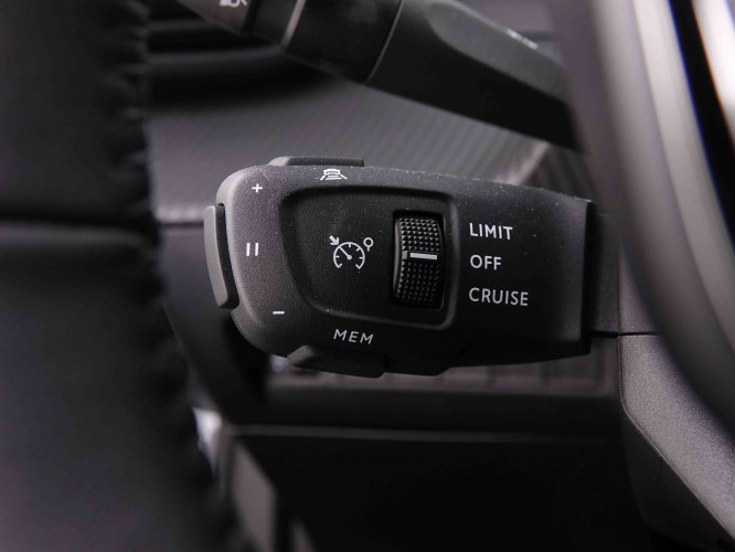 PEUGEOT_PEUGEOT_2008_2548360_17.jpg