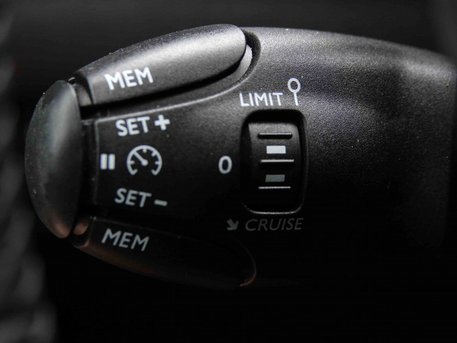 PEUGEOT_PEUGEOT_2008_2548858_19.jpg