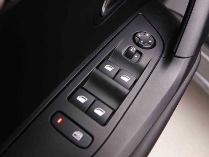 PEUGEOT_PEUGEOT_2008_2548858_22.jpg
