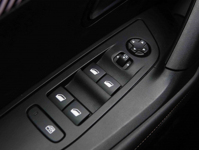 PEUGEOT_PEUGEOT_2008_2551296_18.jpg