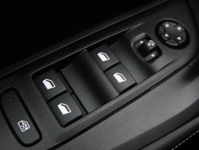 PEUGEOT_PEUGEOT_2008_2652070_21.jpg
