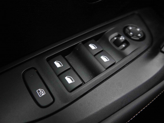 PEUGEOT_PEUGEOT_2008_2652077_18.jpg