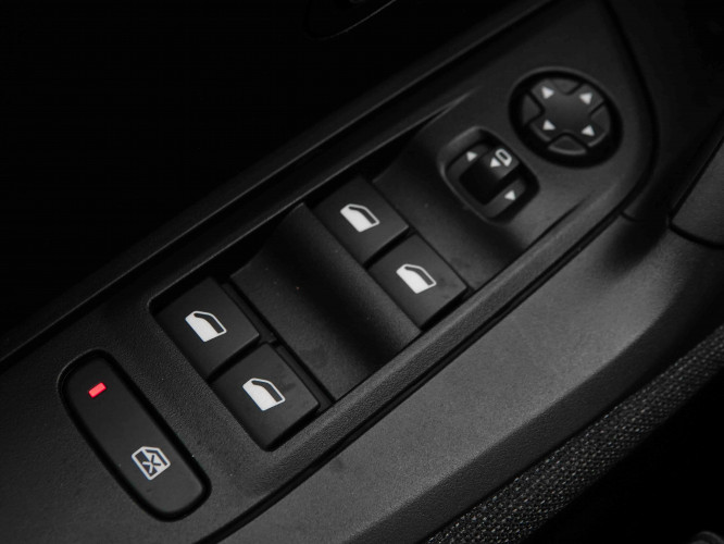 PEUGEOT_PEUGEOT_2008_2653087_19.jpg