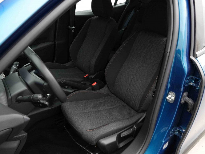 PEUGEOT_PEUGEOT_2008_2653822_6.jpg
