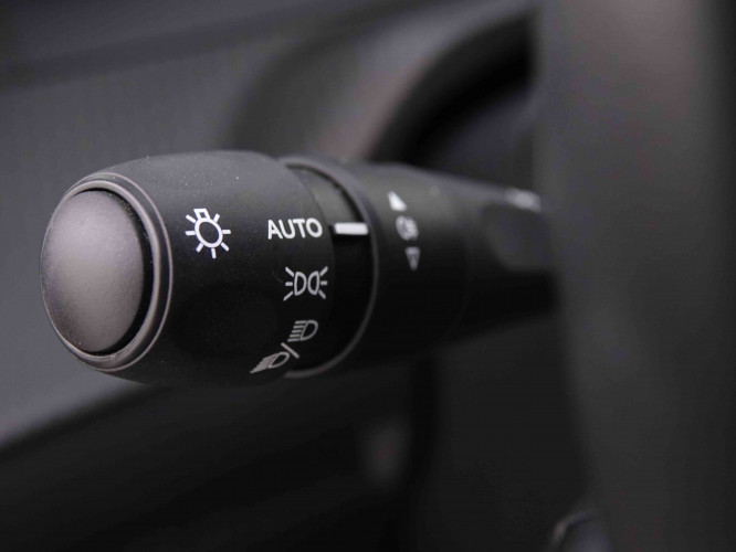 PEUGEOT_PEUGEOT_208_2446701_14.jpg