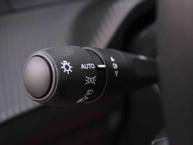 PEUGEOT_PEUGEOT_208_2548500_15.jpg
