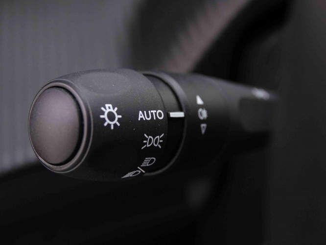 PEUGEOT_PEUGEOT_208_2548505_13.jpg