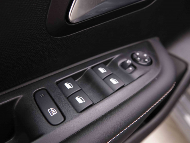 PEUGEOT_PEUGEOT_208_2548508_17.jpg