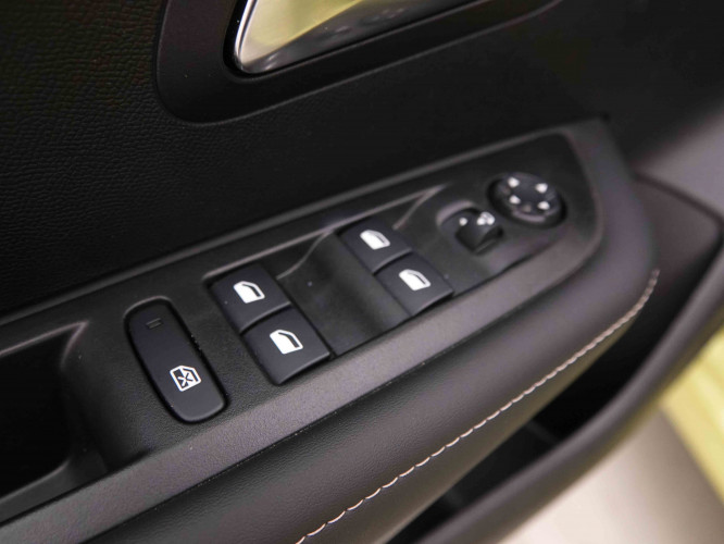 PEUGEOT_PEUGEOT_208_2548512_18.jpg