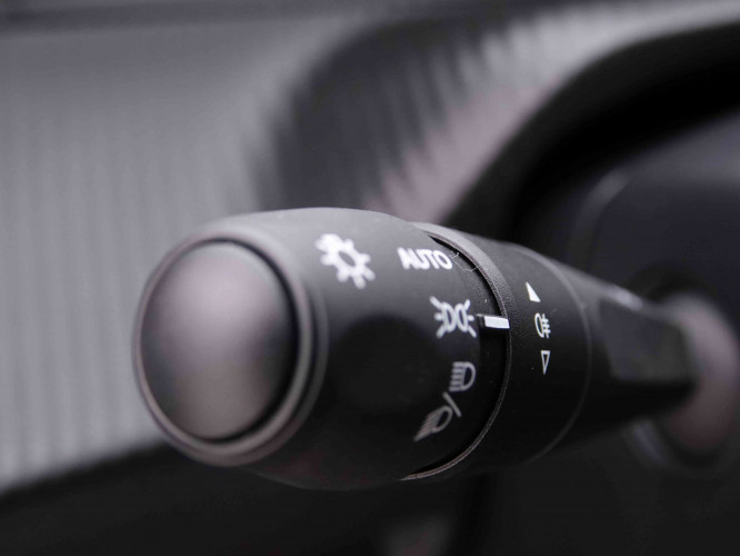 PEUGEOT_PEUGEOT_208_2548518_15.jpg