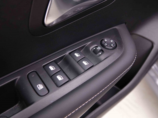 PEUGEOT_PEUGEOT_208_2548518_19.jpg