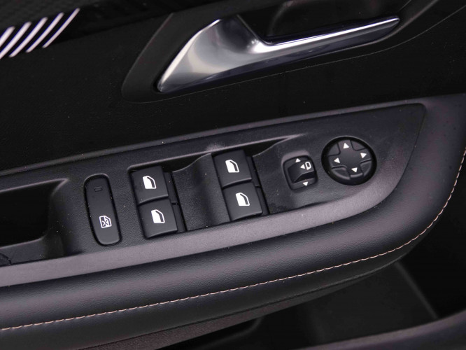 PEUGEOT_PEUGEOT_208_2548523_18.jpg