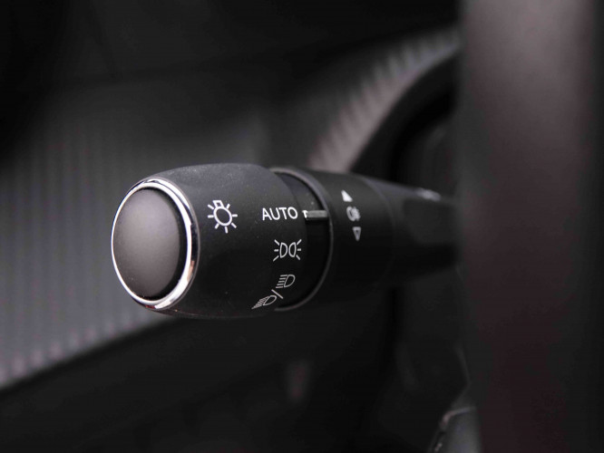 PEUGEOT_PEUGEOT_208_2548528_15.jpg