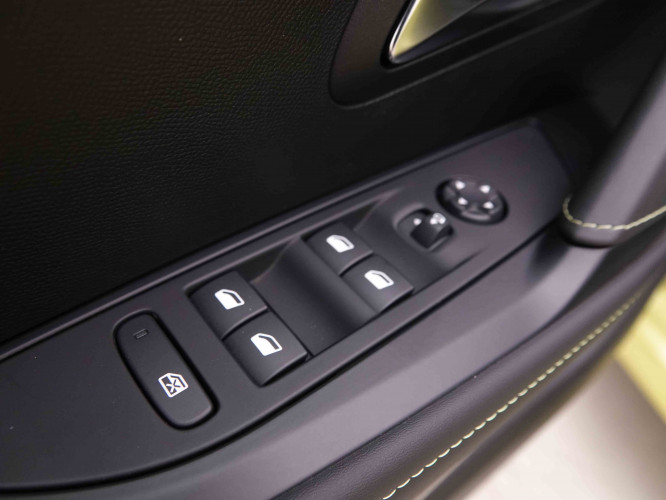 PEUGEOT_PEUGEOT_208_2548530_21.jpg