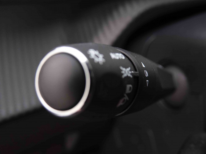 PEUGEOT_PEUGEOT_208_2548532_16.jpg
