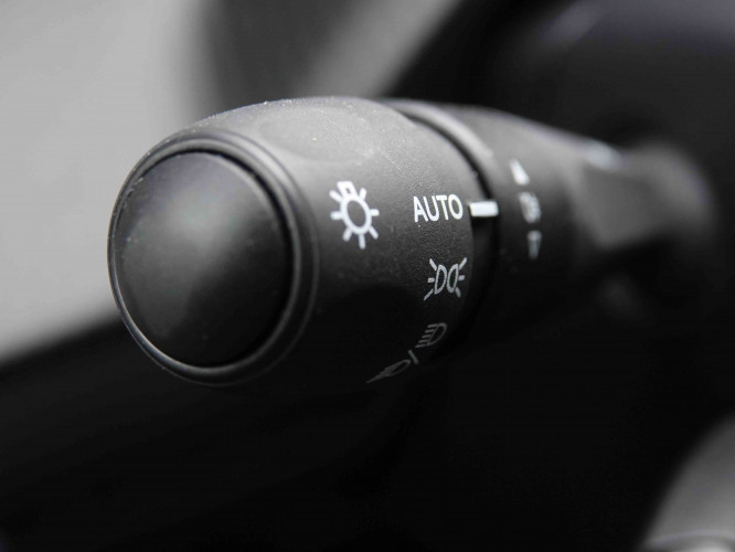 PEUGEOT_PEUGEOT_208_2549733_16.jpg PEUGEOT_PEUGEOT_208_2549733_16.jpg
