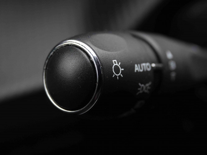 PEUGEOT_PEUGEOT_208_2550140_17.jpg PEUGEOT_PEUGEOT_208_2550140_17.jpg