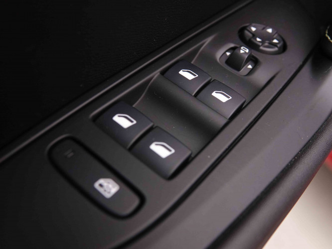 PEUGEOT_PEUGEOT_208_2550140_22.jpg PEUGEOT_PEUGEOT_208_2550140_22.jpg