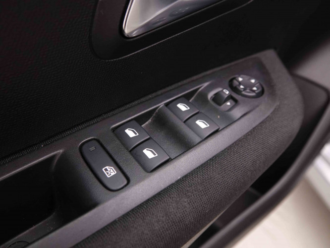 PEUGEOT_PEUGEOT_208_2550356_19.jpg