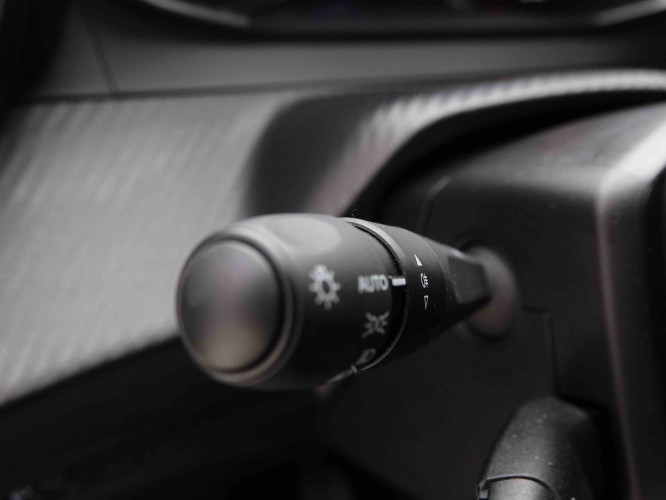 PEUGEOT_PEUGEOT_208_2550362_15.jpg