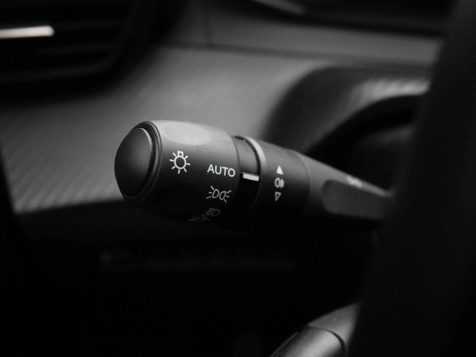 PEUGEOT_PEUGEOT_208_2550365_14.jpg