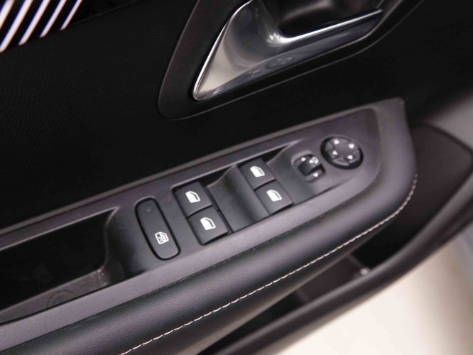 PEUGEOT_PEUGEOT_208_2550383_18.jpg PEUGEOT_PEUGEOT_208_2550383_18.jpg