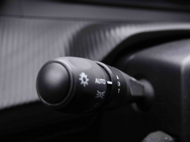 PEUGEOT_PEUGEOT_208_2550385_14.jpg