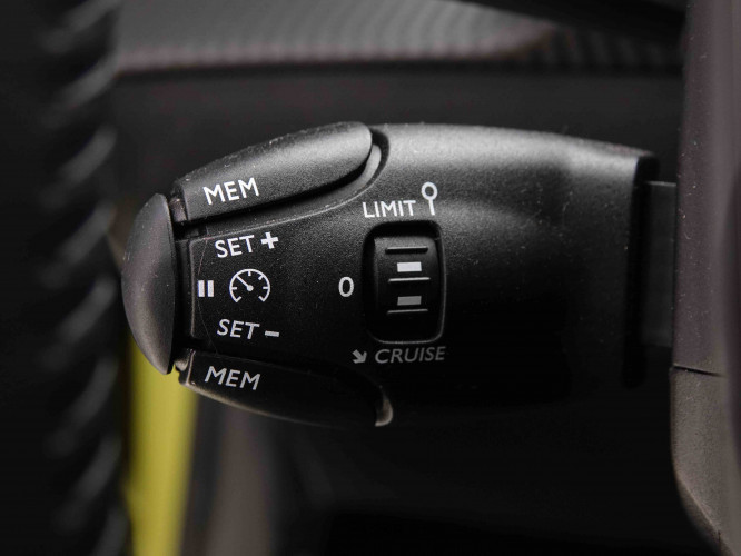 PEUGEOT_PEUGEOT_208_2550386_19.jpg PEUGEOT_PEUGEOT_208_2550386_19.jpg