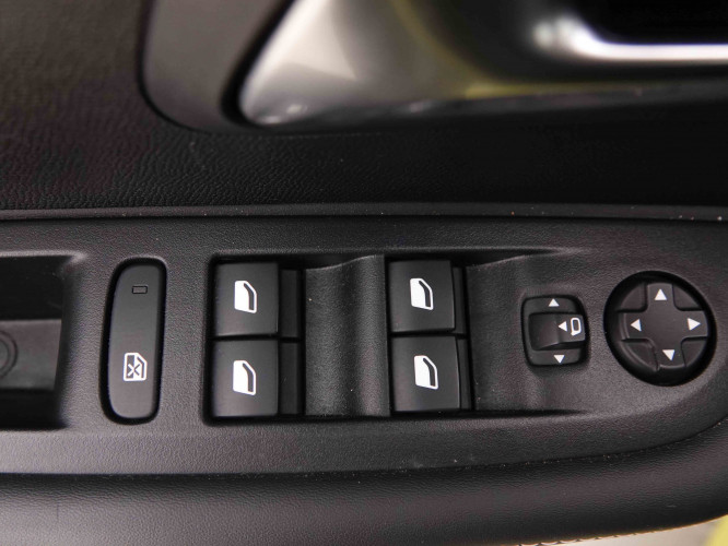 PEUGEOT_PEUGEOT_208_2550386_20.jpg PEUGEOT_PEUGEOT_208_2550386_20.jpg