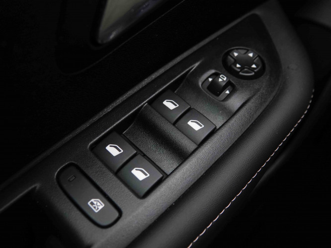 PEUGEOT_PEUGEOT_208_2550965_19.jpg
