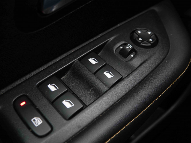 PEUGEOT_PEUGEOT_208_2551431_19.jpg PEUGEOT_PEUGEOT_208_2551431_19.jpg