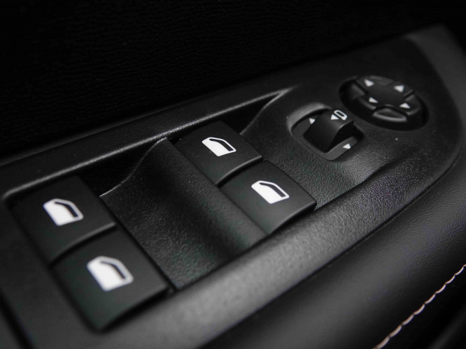 PEUGEOT_PEUGEOT_208_2551443_19.jpg