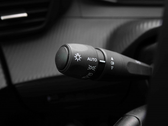 PEUGEOT_PEUGEOT_208_2551446_14.jpg