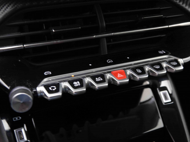 PEUGEOT_PEUGEOT_208_2551447_12.jpg PEUGEOT_PEUGEOT_208_2551447_12.jpg