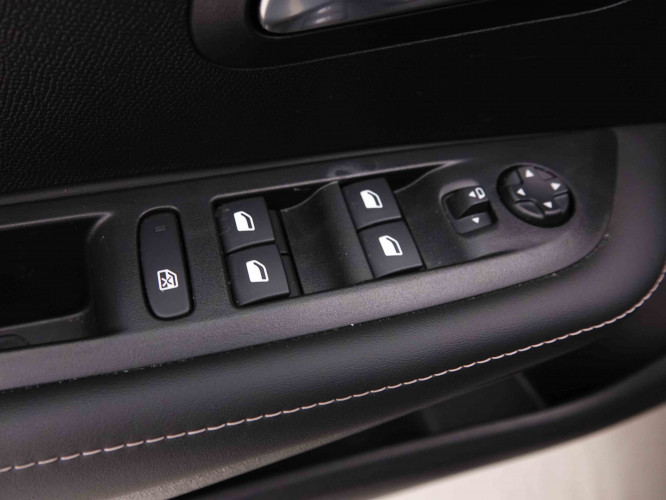 PEUGEOT_PEUGEOT_208_2551447_16.jpg PEUGEOT_PEUGEOT_208_2551447_16.jpg