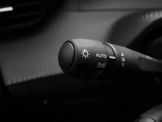 PEUGEOT_PEUGEOT_208_2551448_15.jpg