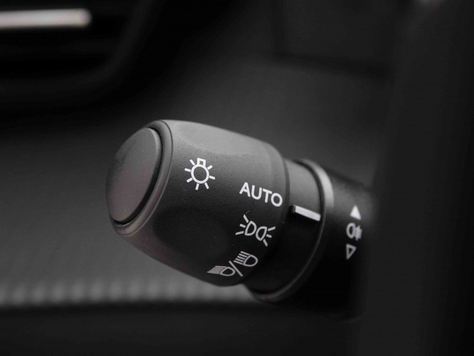 PEUGEOT_PEUGEOT_208_2652138_16.jpg