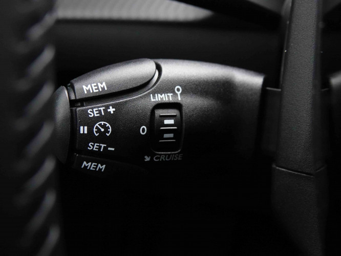 PEUGEOT_PEUGEOT_208_2652500_17.jpg