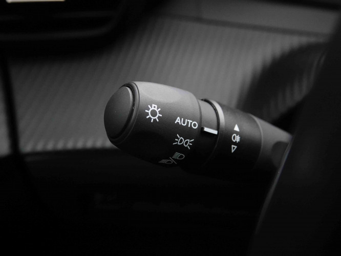 PEUGEOT_PEUGEOT_208_2652505_15.jpg