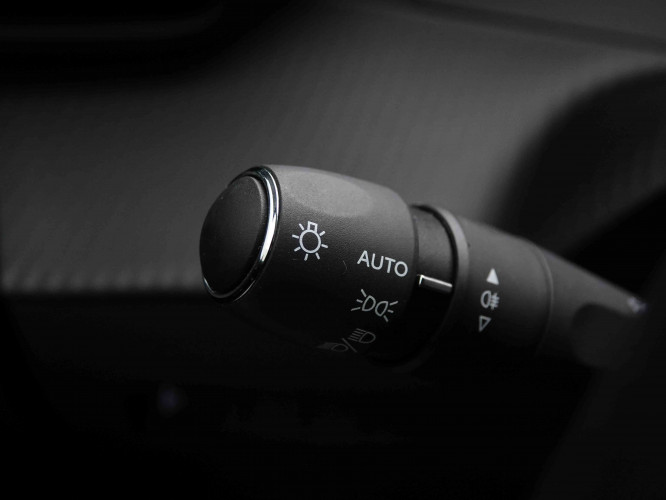 PEUGEOT_PEUGEOT_208_2652595_16.jpg