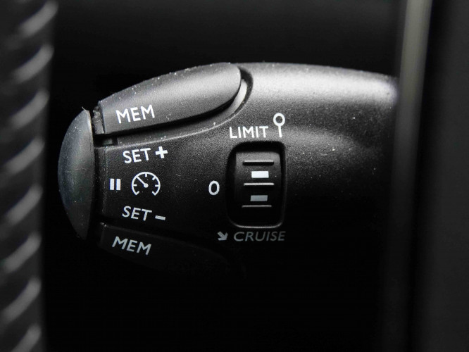 PEUGEOT_PEUGEOT_208_2652610_18.jpg