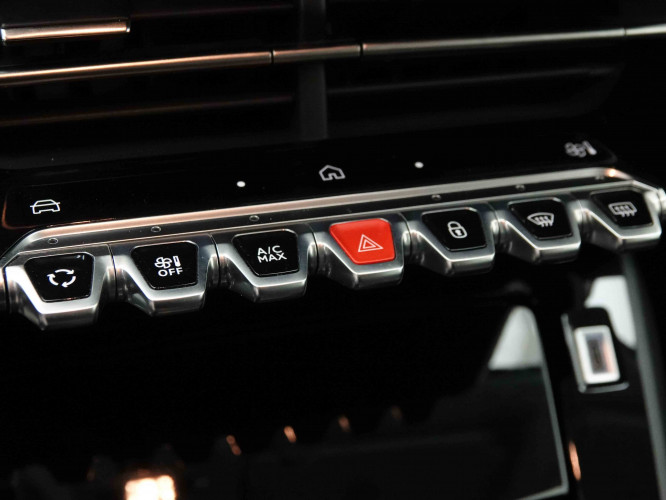 PEUGEOT_PEUGEOT_208_2653117_11.jpg